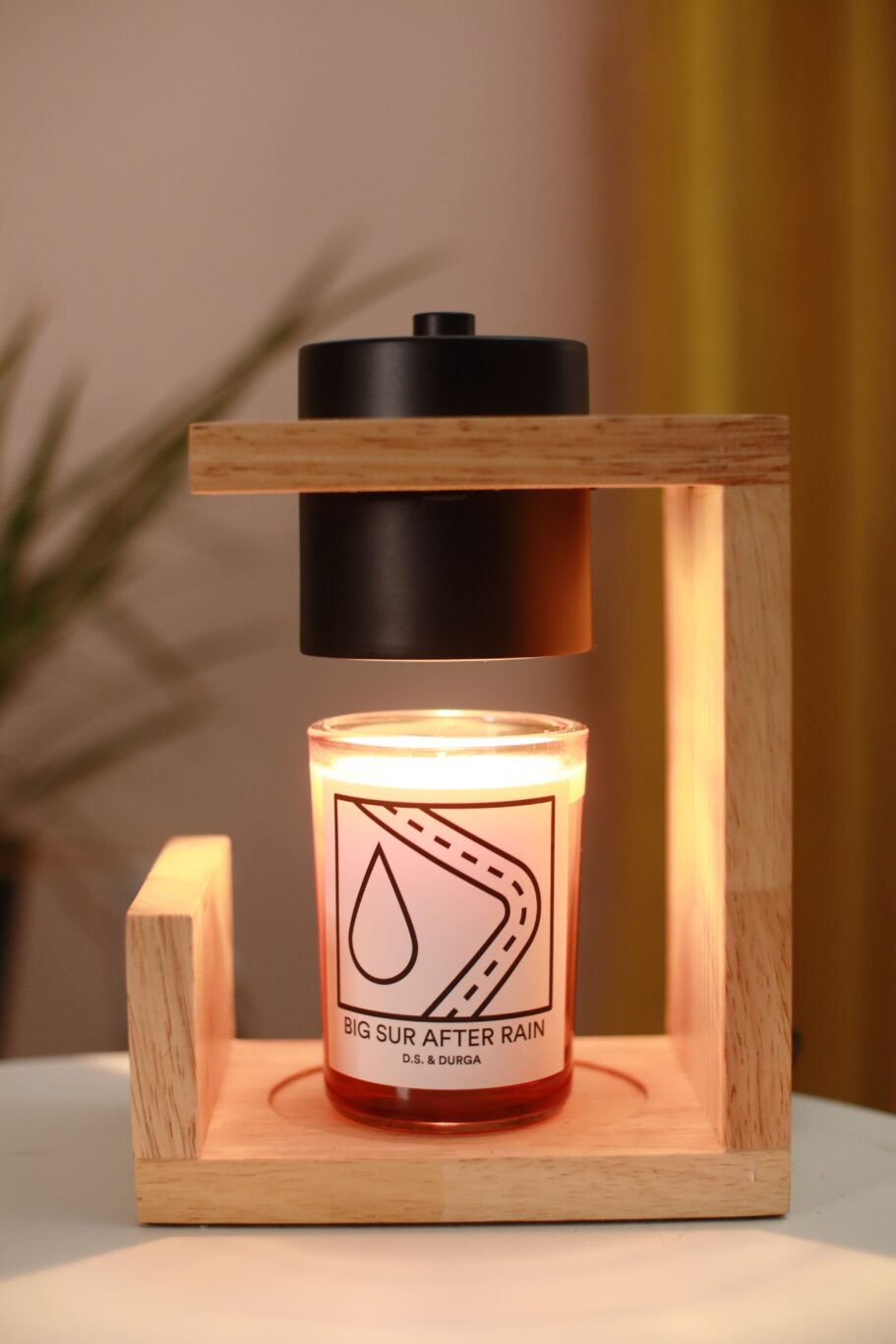 candle-jar-under-wood-candle-warmer-lamp