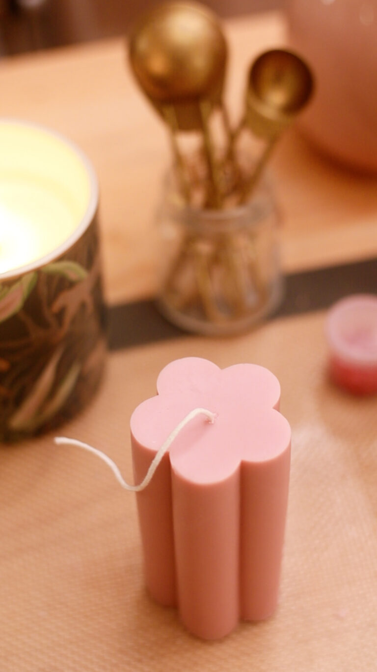 pink-flower-shaped-candle